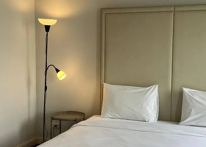 度假居 Entire 3bedroom Townhome, Shared Swimming Pool In Sukhumvit, 2942 曼谷