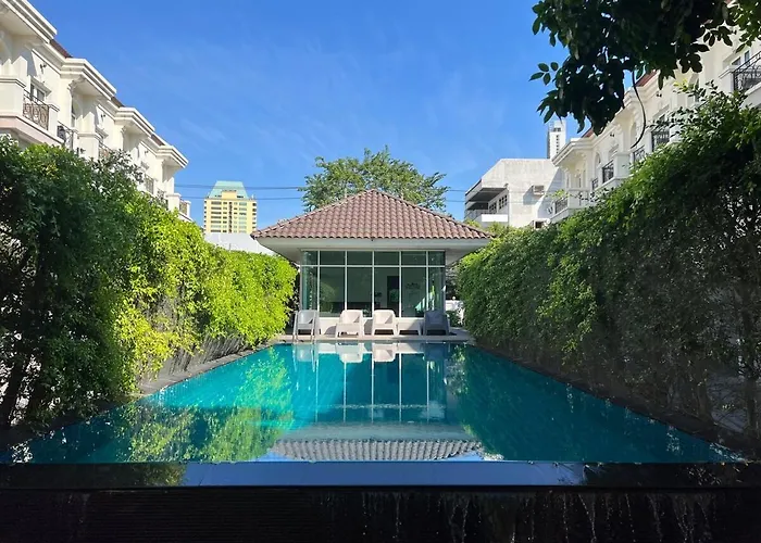 Entire 3bedroom Townhome, Shared Swimming Pool In Sukhumvit, 2942 度假居