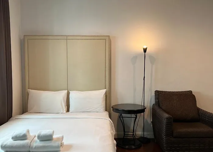 度假居 Entire 3bedroom Townhome, Shared Swimming Pool In Sukhumvit, 2942 *