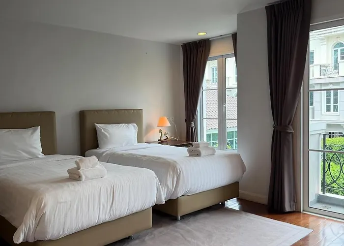 度假居 Entire 3bedroom Townhome, Shared Swimming Pool In Sukhumvit, 2942 曼谷